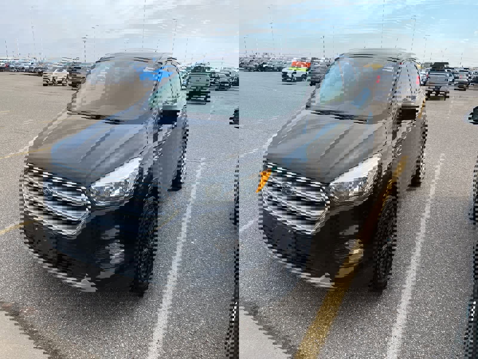 Used 2017 Ford Escape SE image 2