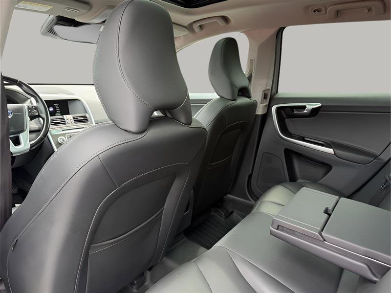 Used 2015 Volvo XC60 T5 Platinum FWD image 25