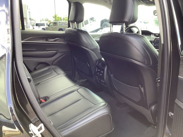 Used 2024 Jeep Grand Cherokee Limited RWD image 33