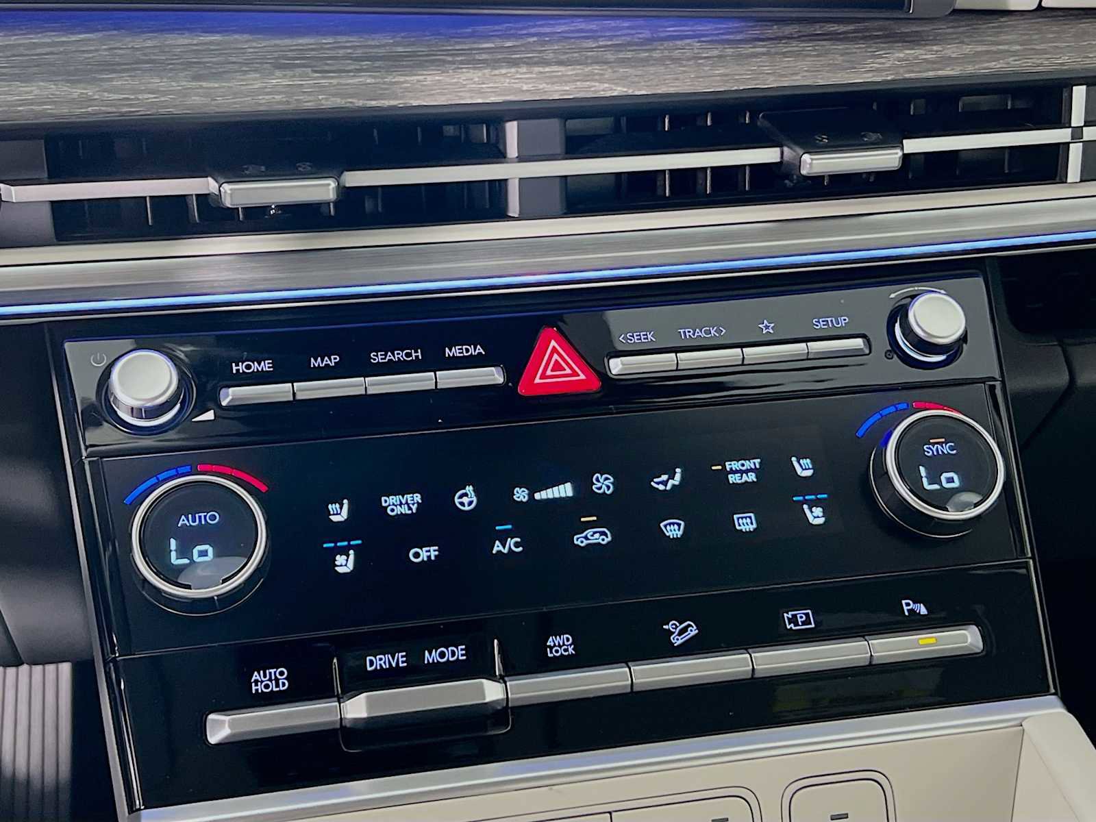 Used 2025 Hyundai Santa Fe Limited image 11