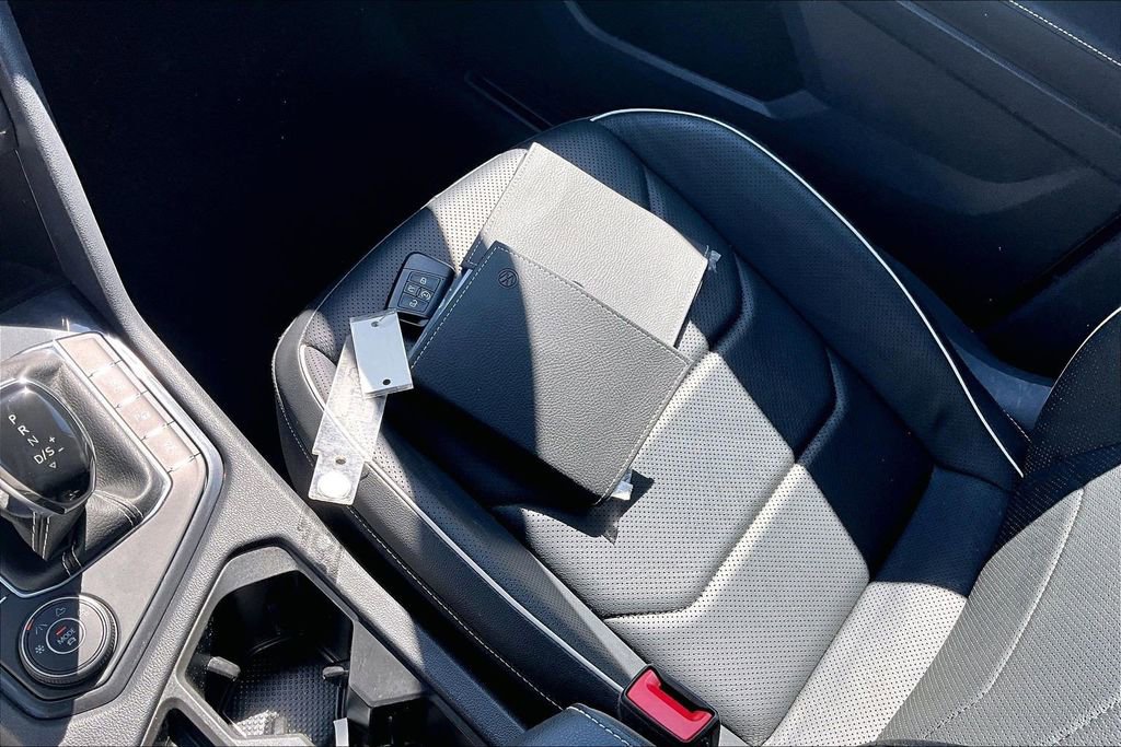 Used 2022 Volkswagen Tiguan SEL R-Line AWD/4WD image 35