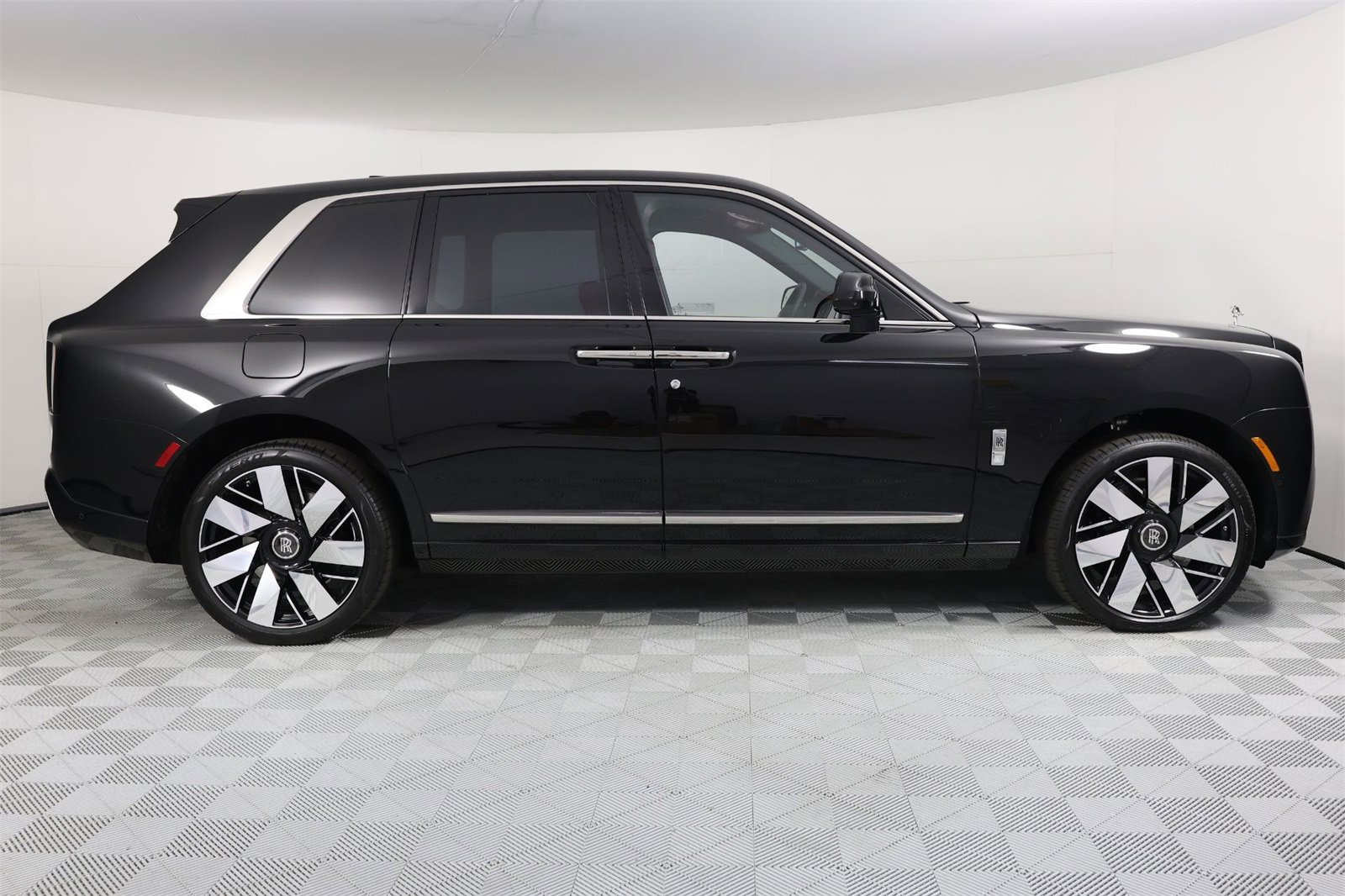 New 2026 Rolls-Royce Cullinan image 8