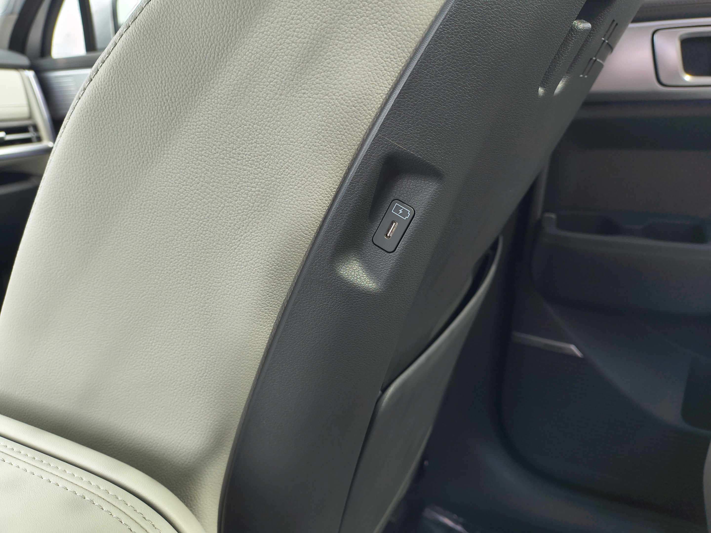 New 2027 Hyundai Santa Fe Limited FWD image 17
