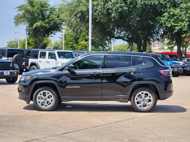Certified 2025 Jeep Compass Sport w/ Mopar Graphics Package AWD/4WD image 4