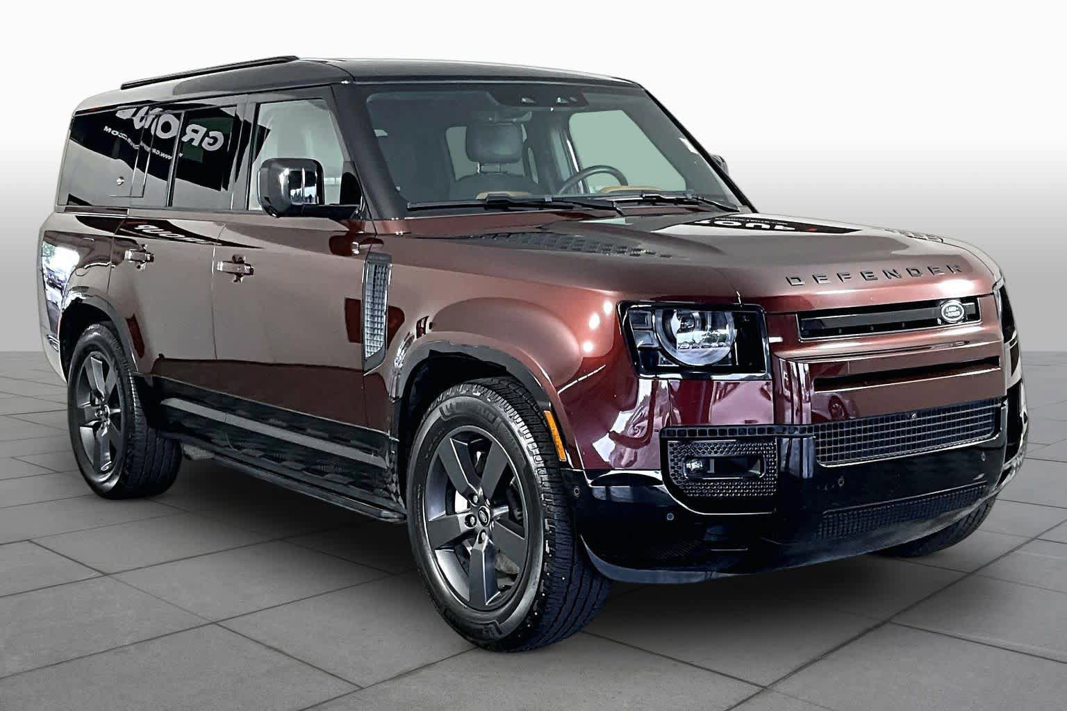 Used 2024 Land Rover Defender 130 X-Dynamic SE image 3