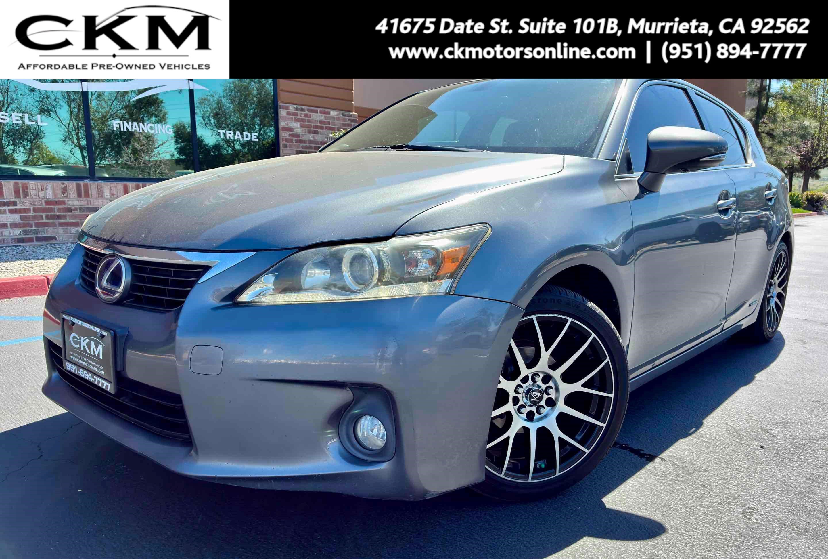 Used 2013 Lexus CT 200h w/ Premium Pkg w/Navigation FWD image 1
