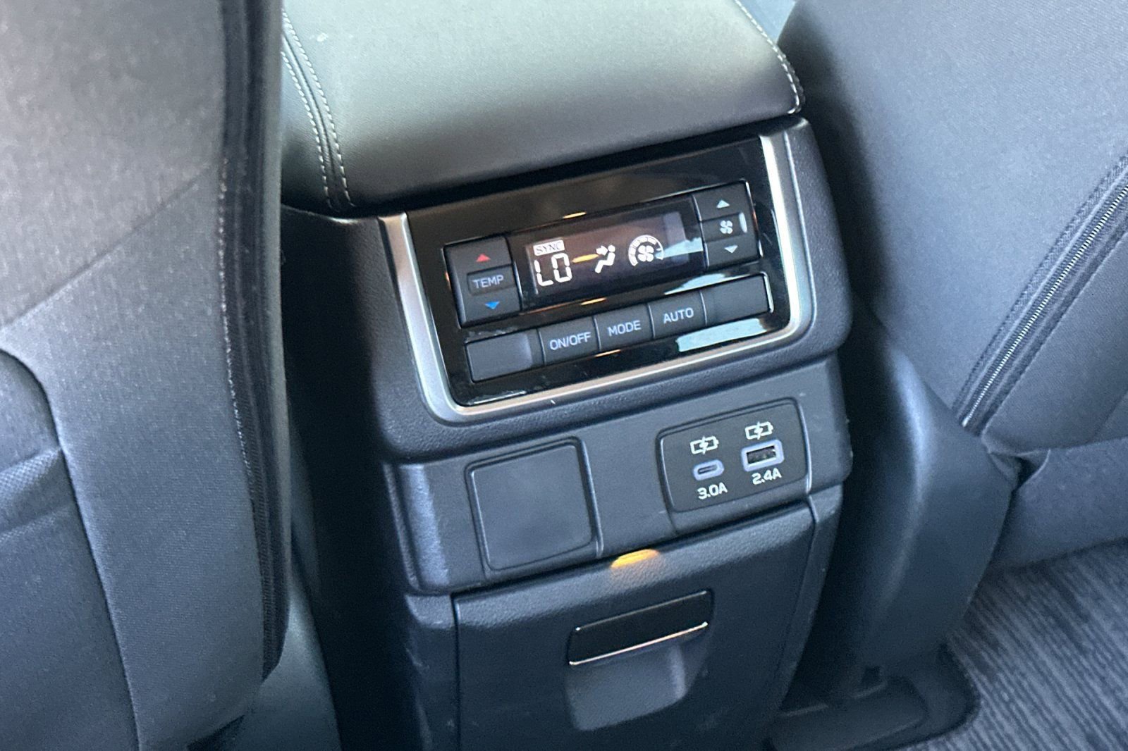 Used 2024 Subaru Ascent Premium w/ Convenience Package image 13