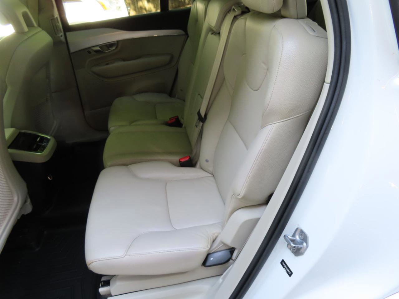 Used 2018 Volvo XC90 T6 Momentum w/ Convenience Package AWD/4WD image 10