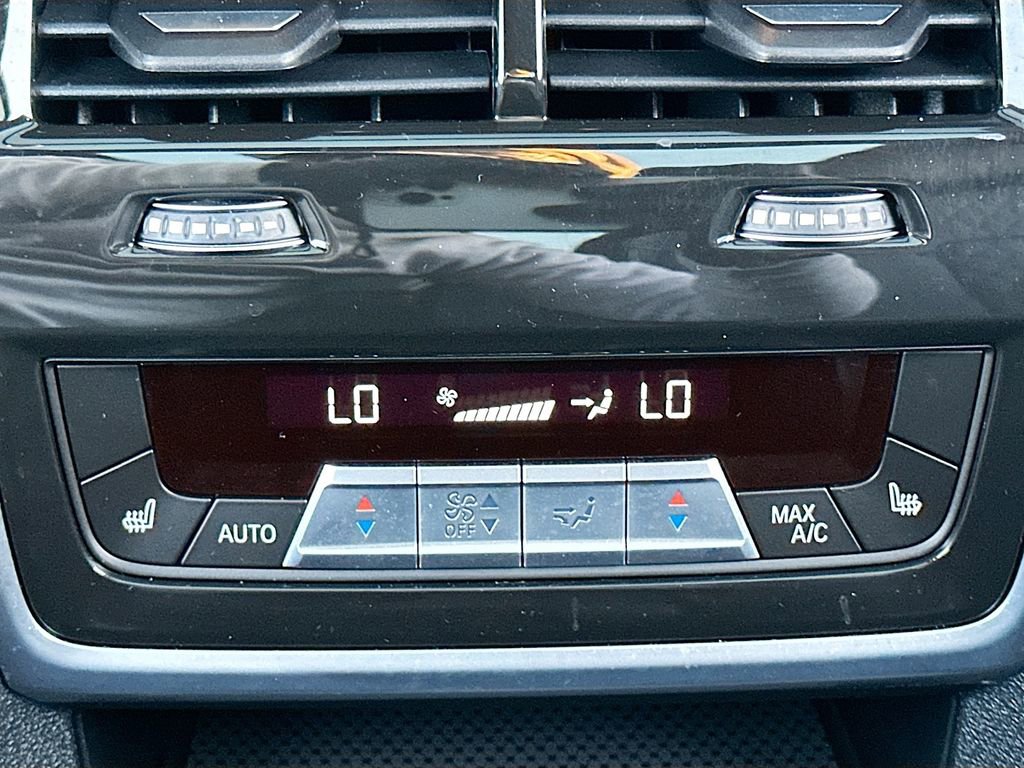 Used 2024 BMW X7 xDrive40i w/ Executive Package image 27