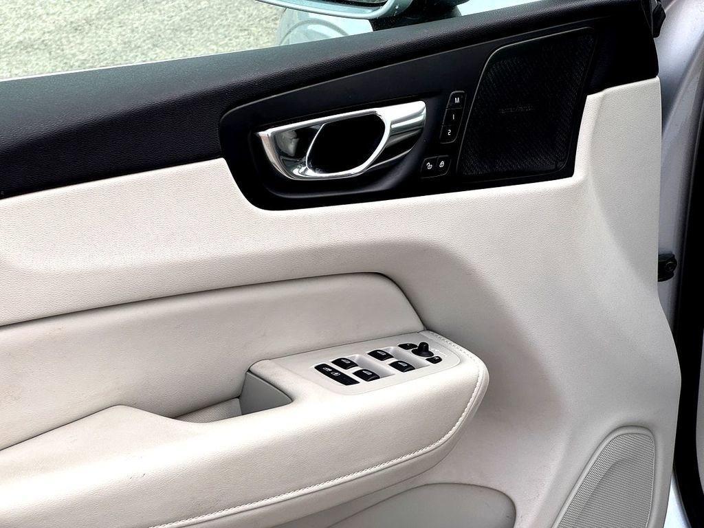 Used 2021 Volvo XC60 T5 Inscription w/ Advanced Package image 12