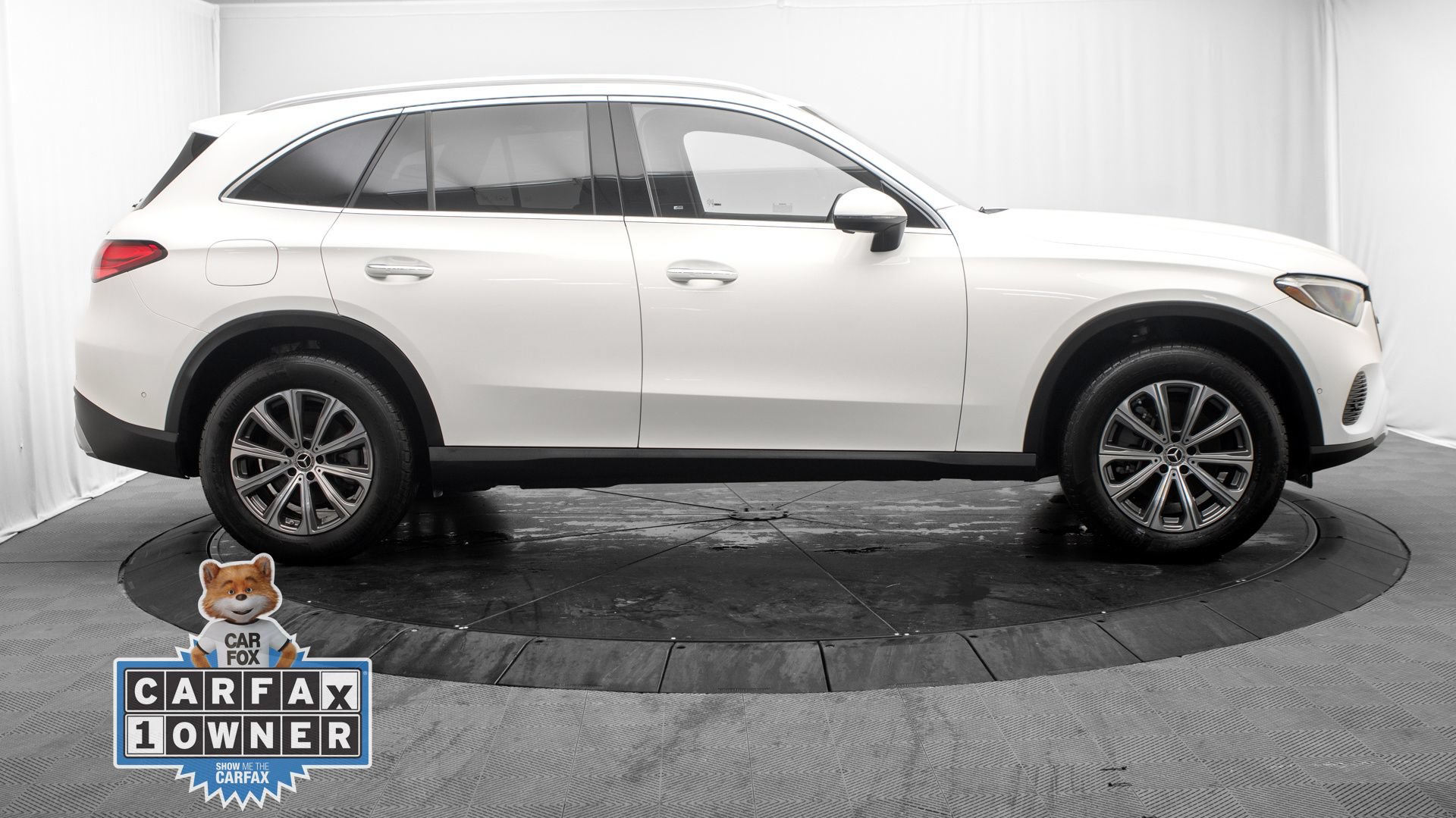 Used 2025 Mercedes-Benz GLC 300 4MATIC image 2