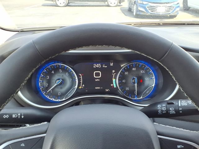 Used 2024 Chrysler Pacifica Touring-L FWD image 13