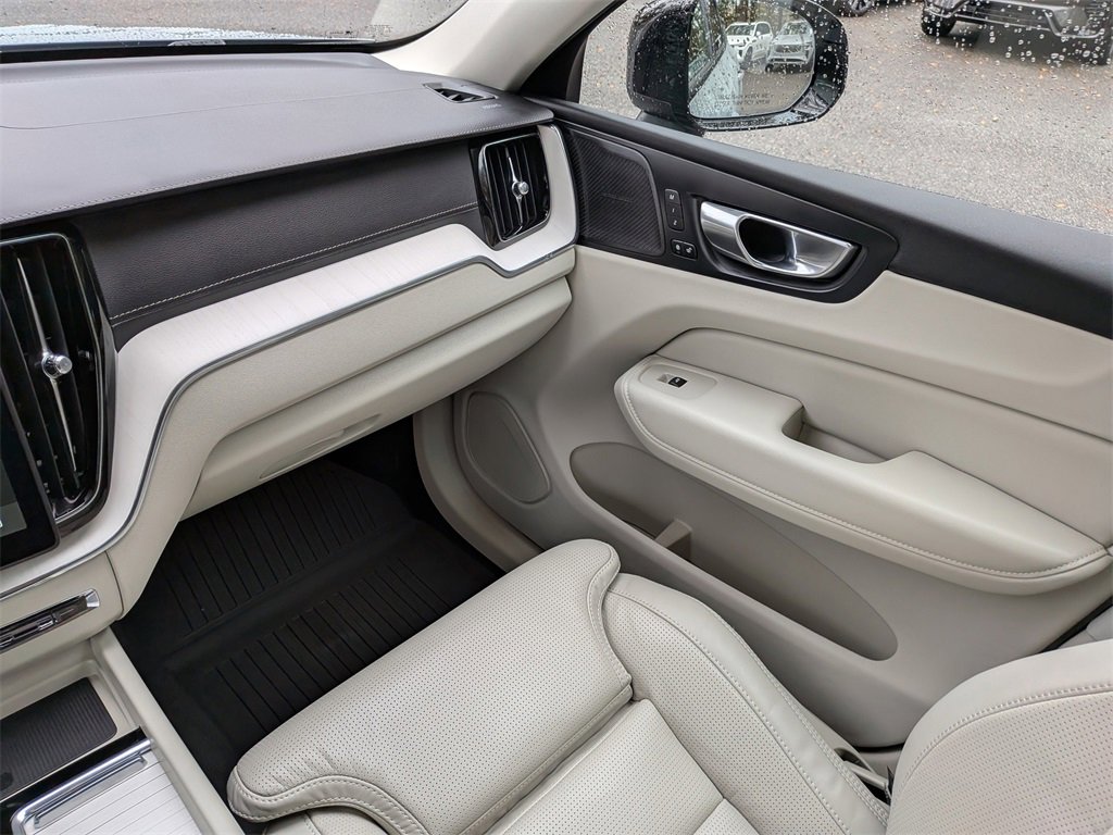 New 2026 Volvo XC60 T8 Ultra w/ Protection Package Premier image 18