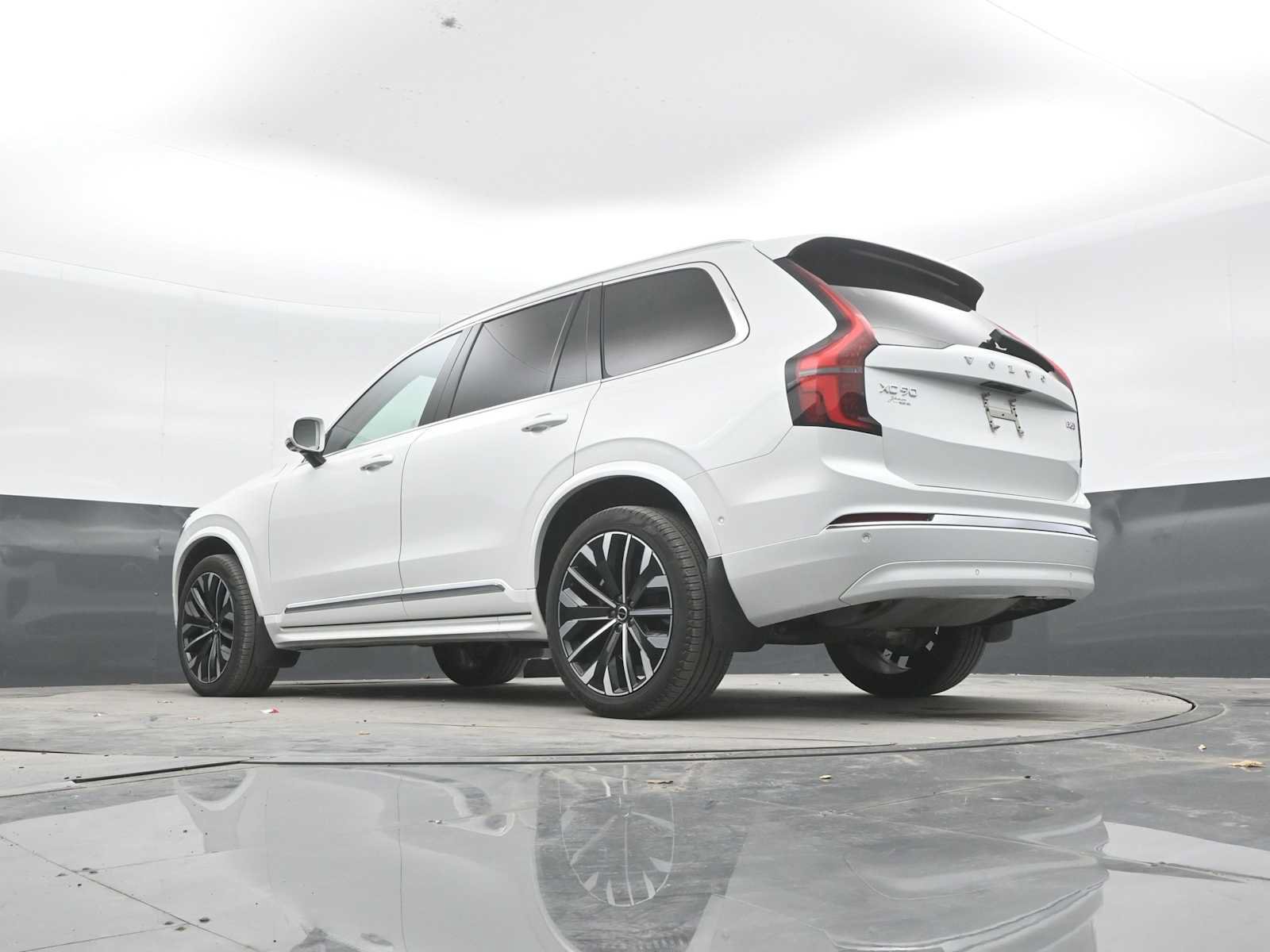 Used 2026 Volvo XC90 B6 Ultra w/ Protection Package AWD/4WD image 38