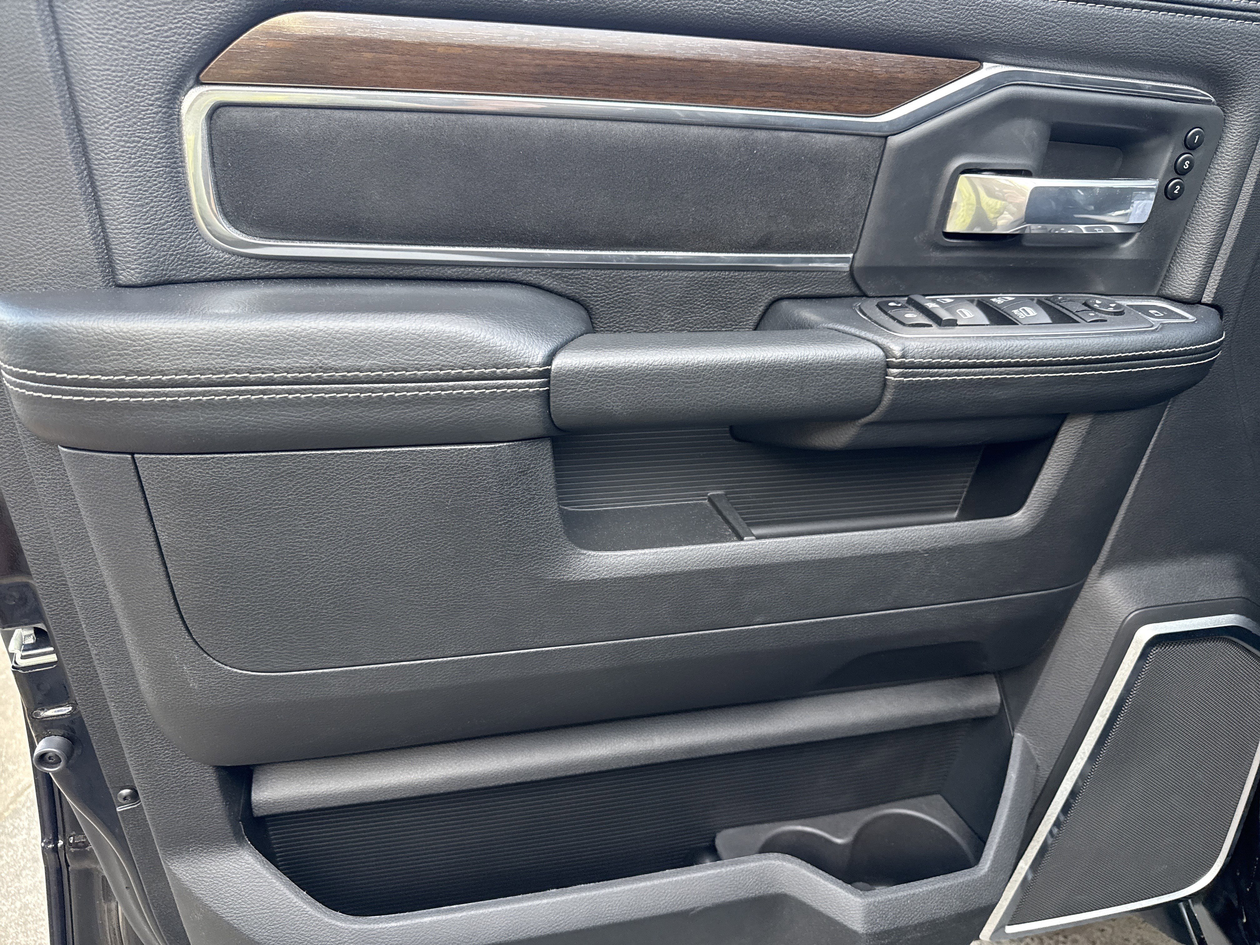 New 2024 RAM 5500 Laramie image 11