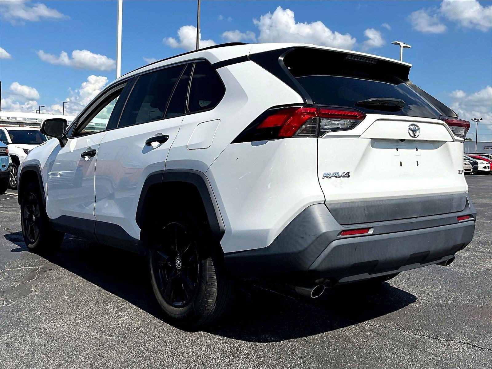 Used 2019 Toyota RAV4 XLE FWD image 4