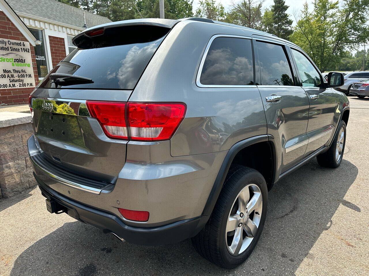 Used 2013 Jeep Grand Cherokee Overland AWD/4WD image 8