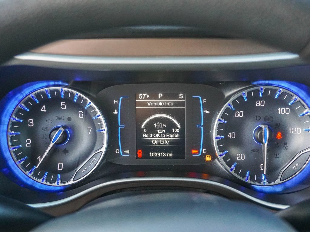 Used 2017 Chrysler Pacifica Touring w/ Tire & Wheel Group FWD image 22