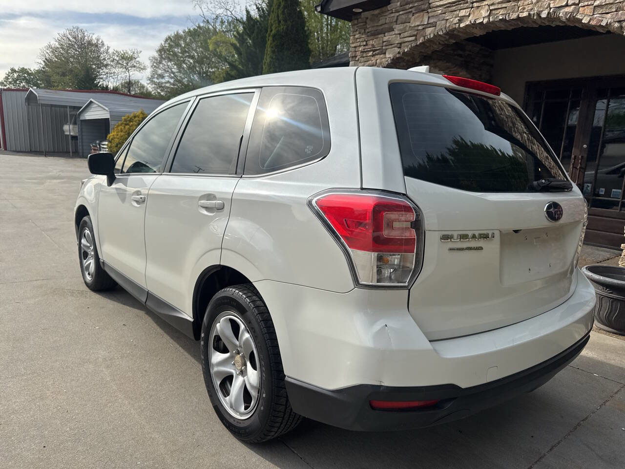 Used 2017 Subaru Forester 2.5i AWD/4WD image 3