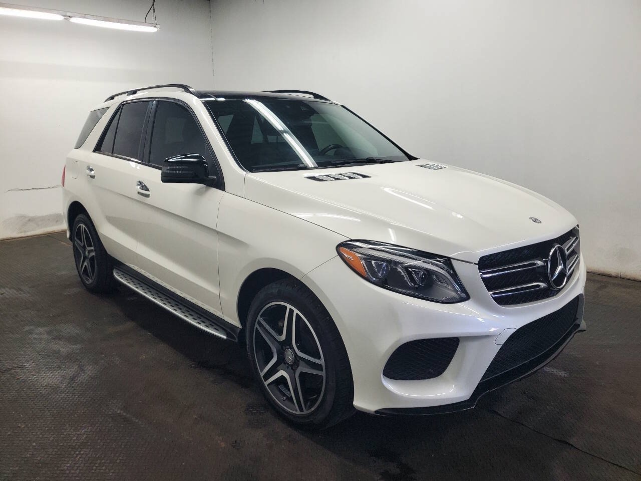 Used 2016 Mercedes-Benz GLE 400 4MATIC image 3