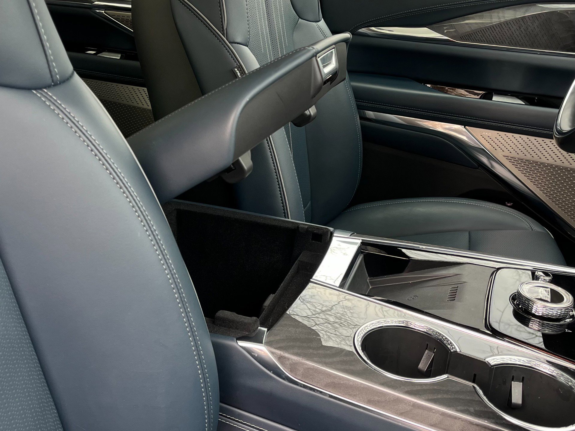 Used 2025 Cadillac Escalade IQ Luxury 2 image 42