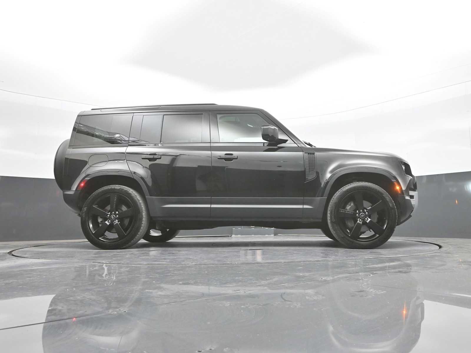 Used 2023 Land Rover Defender 110 SE AWD/4WD image 43