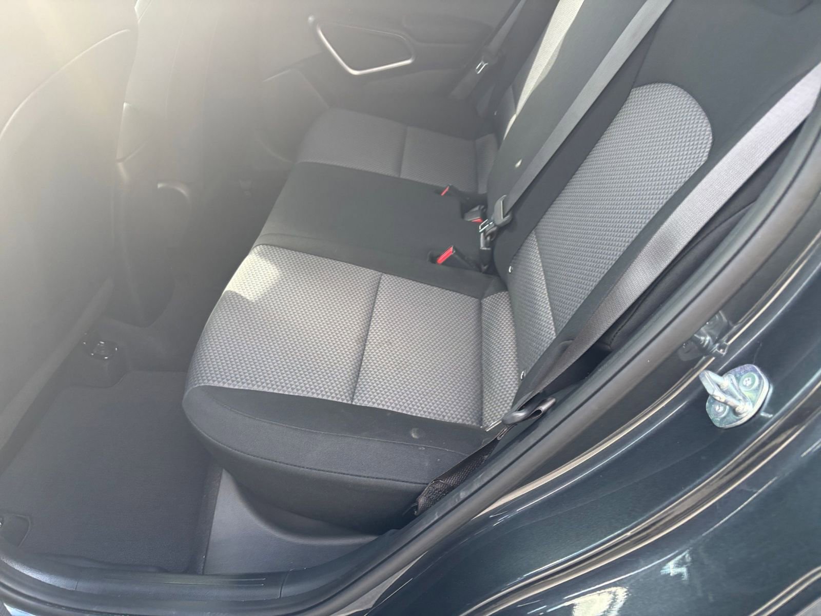 Used 2025 Kia Soul LX w/ LX Technology Package FWD image 23
