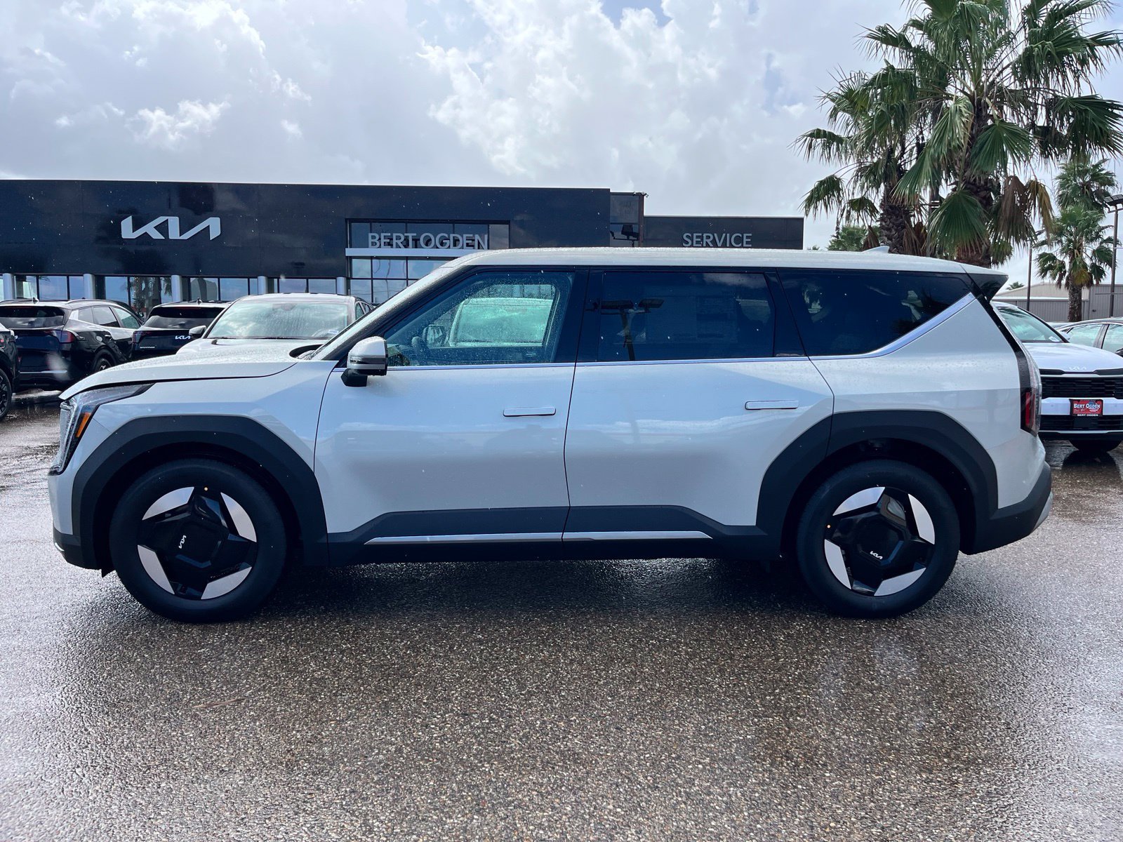 New 2026 Kia EV9 Light RWD image 4