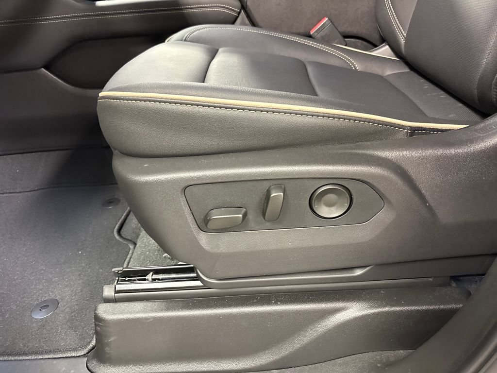 New 2026 GMC Yukon Elevation AWD/4WD image 24