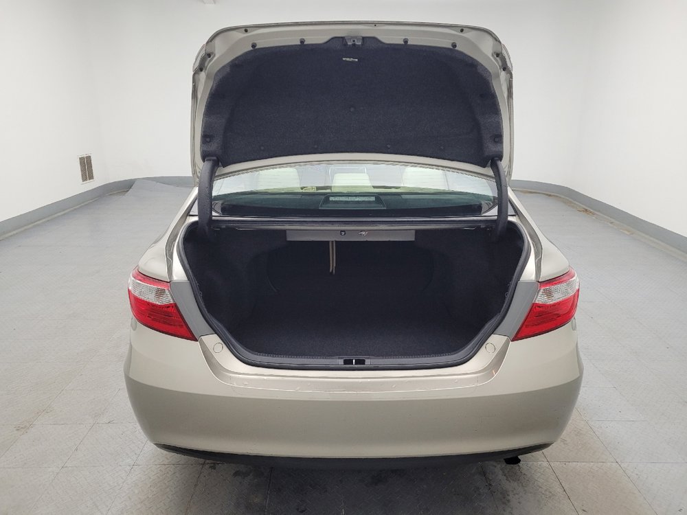 Used 2017 Toyota Camry LE image 29