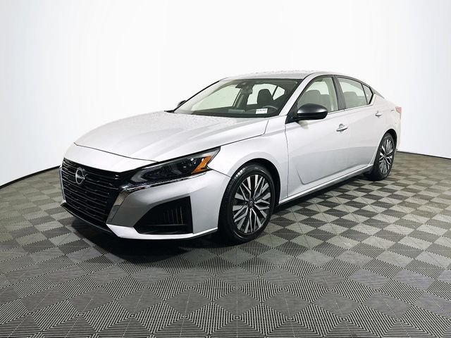 Used 2024 Nissan Altima 2.5 SV FWD image 4