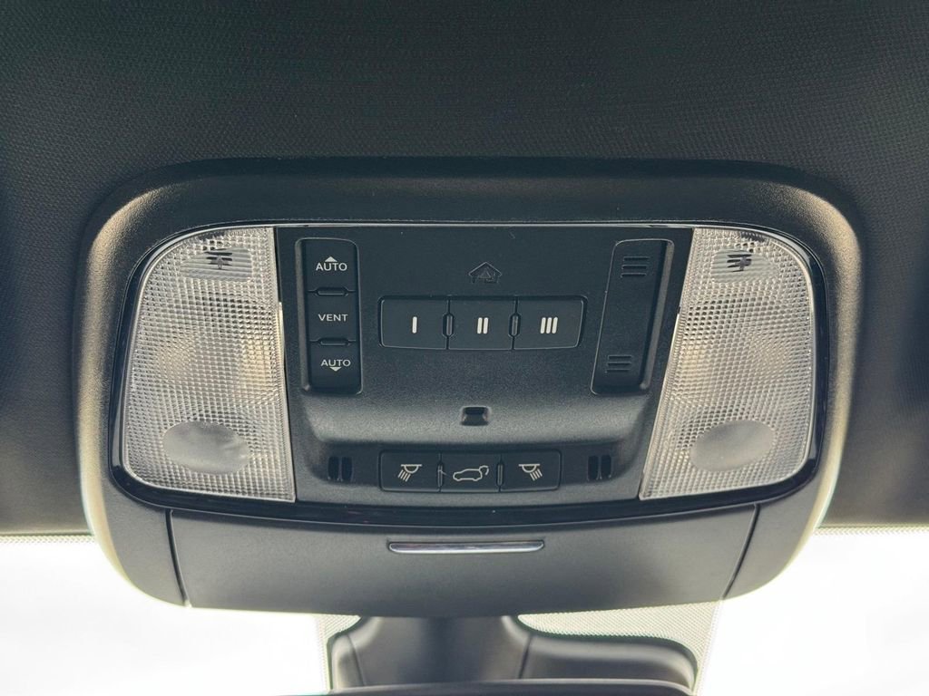 Used 2025 Dodge Durango R/T AWD/4WD image 20