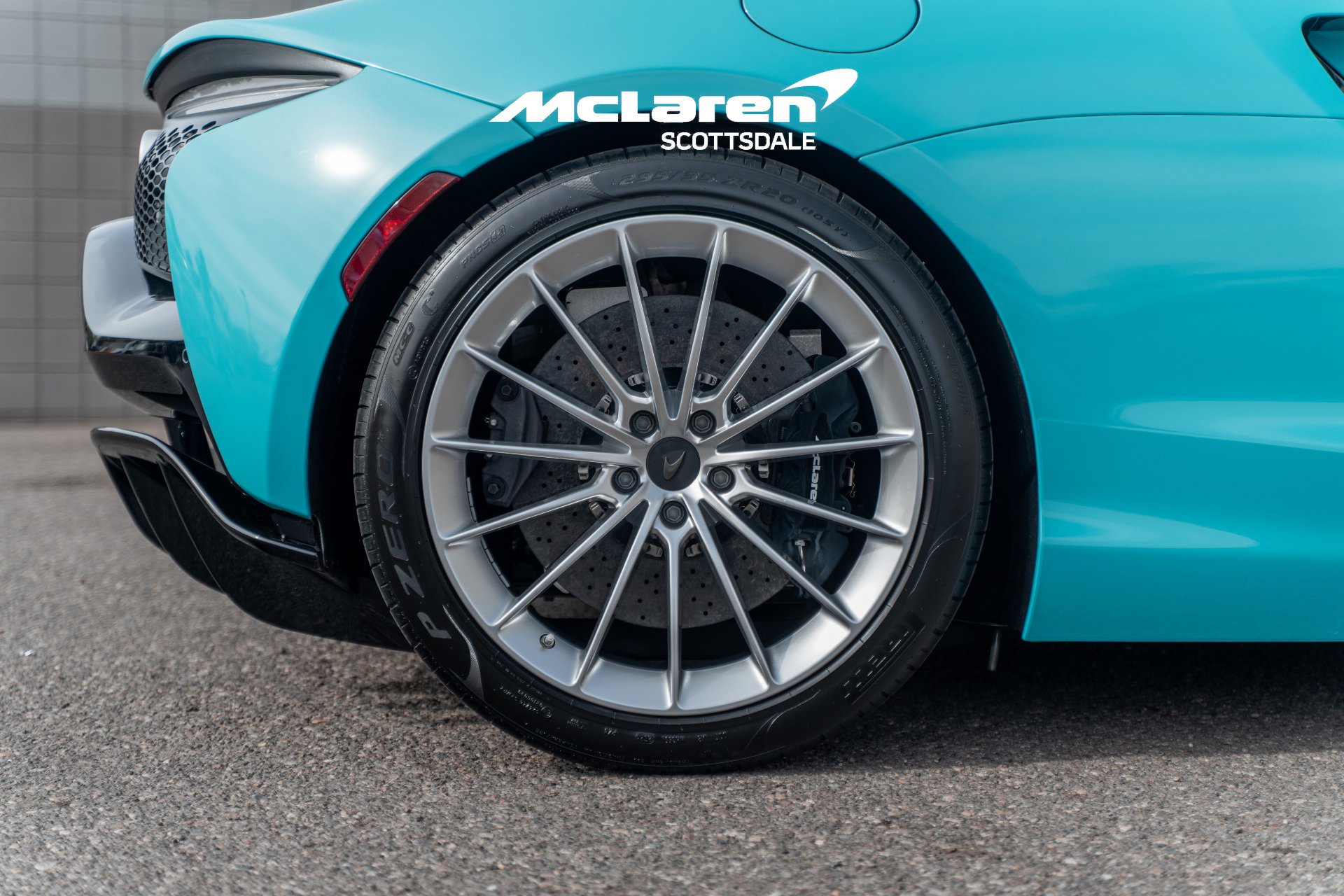 Used 2025 McLaren Artura image 24