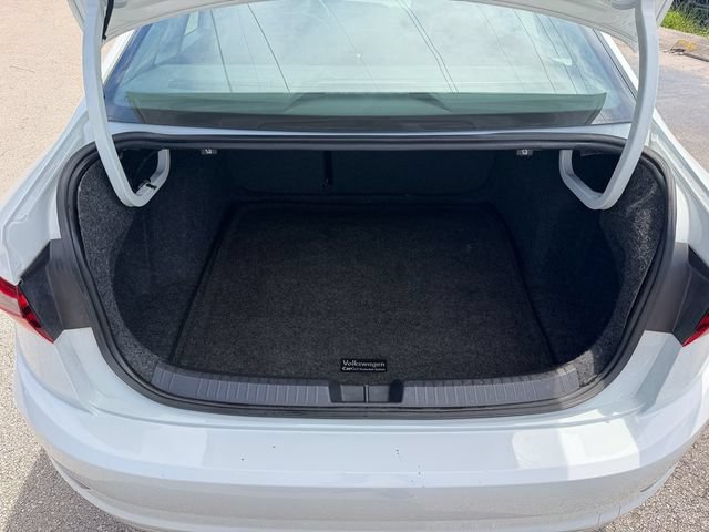 Used 2019 Volkswagen Jetta SEL w/ Cold Weather Package FWD image 14