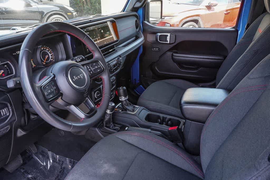 Used 2024 Jeep Wrangler Unlimited Rubicon AWD/4WD image 17