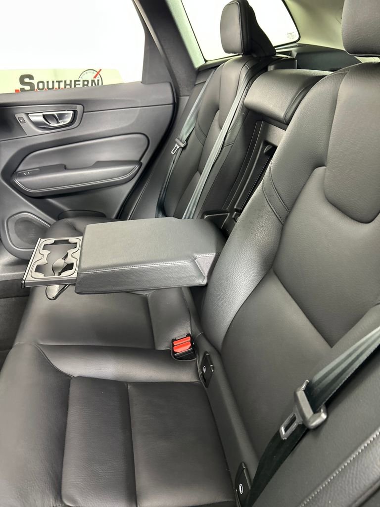 Used 2024 Volvo XC60 B5 Plus AWD/4WD image 15