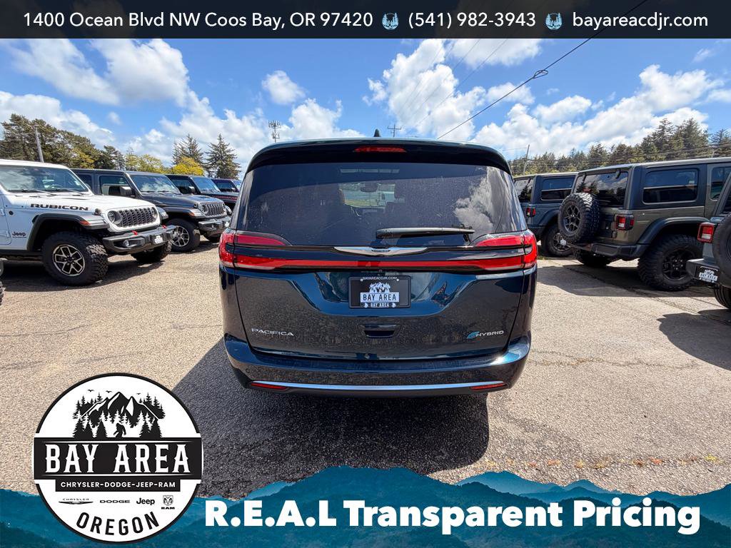 Used 2023 Chrysler Pacifica Pinnacle FWD image 6