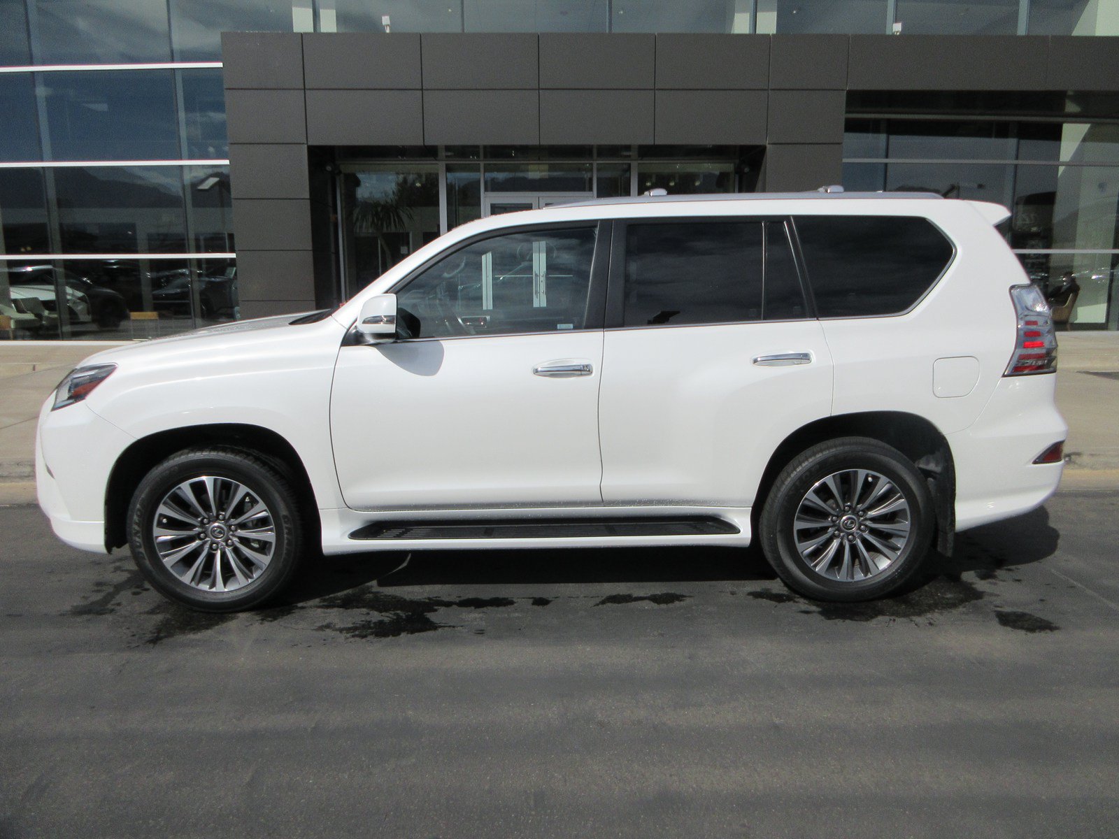 Used 2022 Lexus GX 460 Luxury w/ Off Road Package AWD/4WD image 3