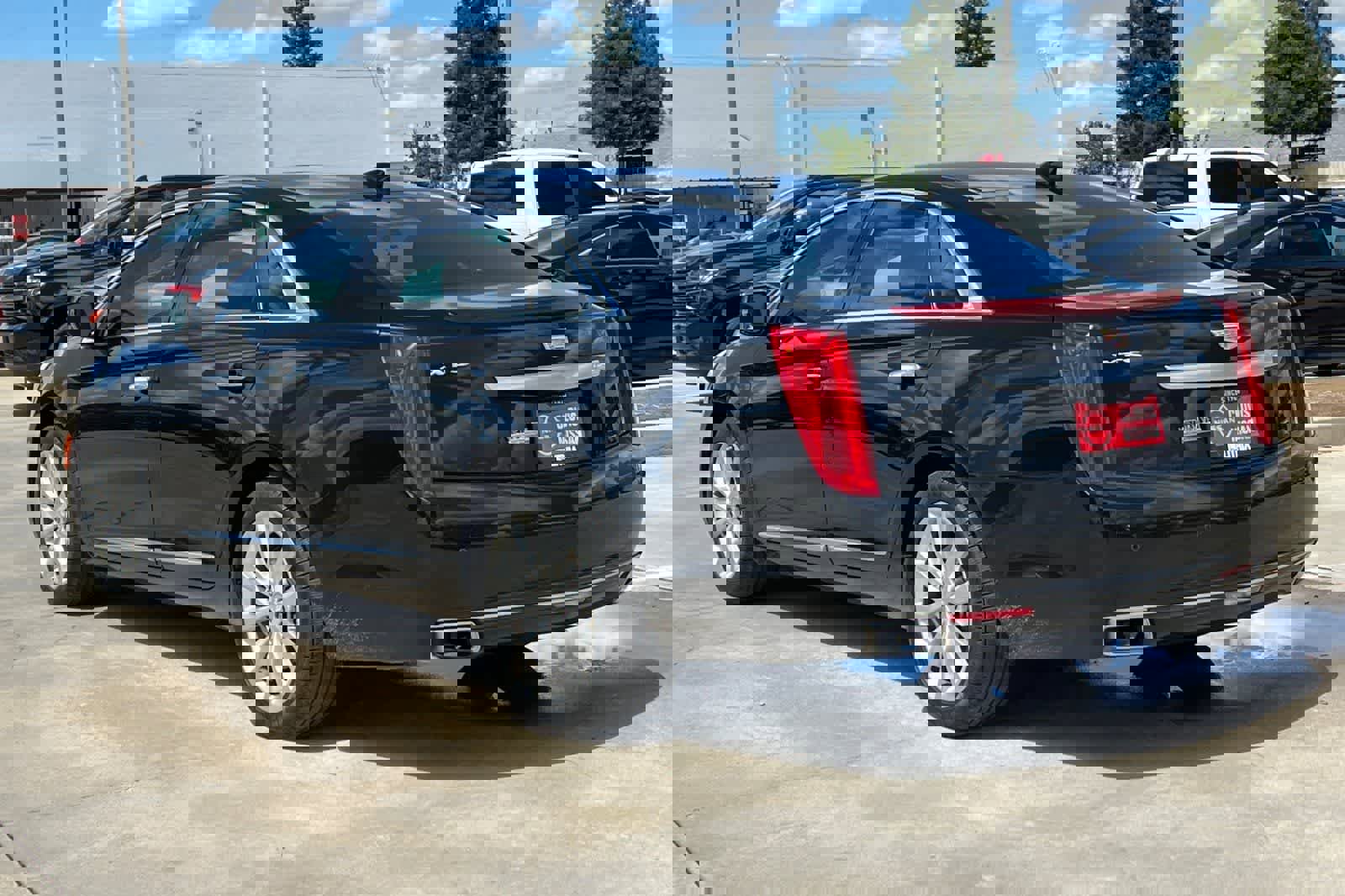 Used 2017 Cadillac XTS Luxury FWD image 7