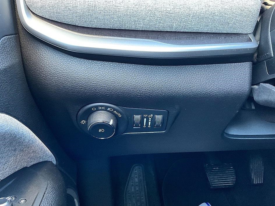 Used 2022 Jeep Compass Latitude image 15