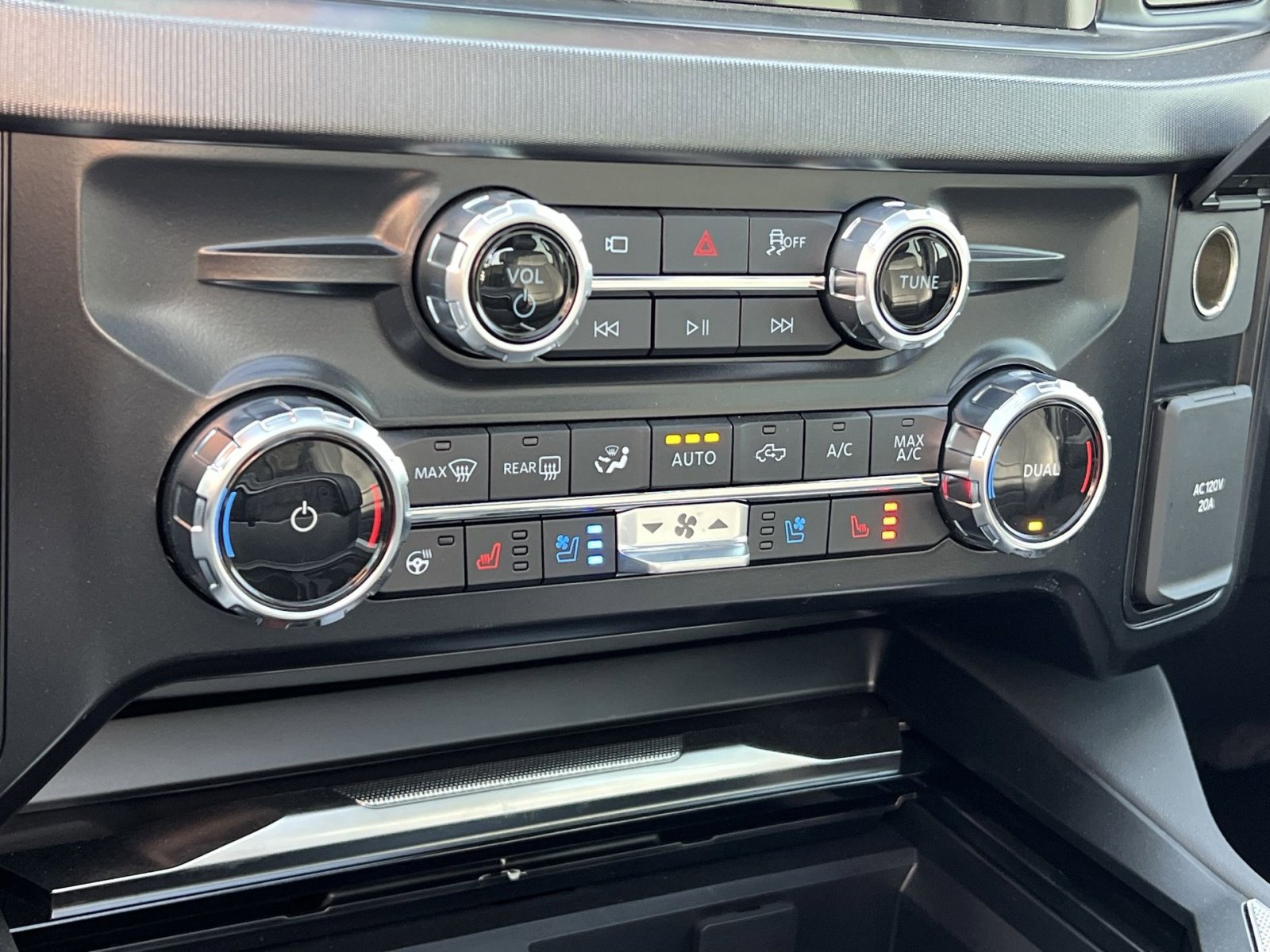 New 2026 Ford F250 Platinum w/ Tremor Off-Road Package image 21