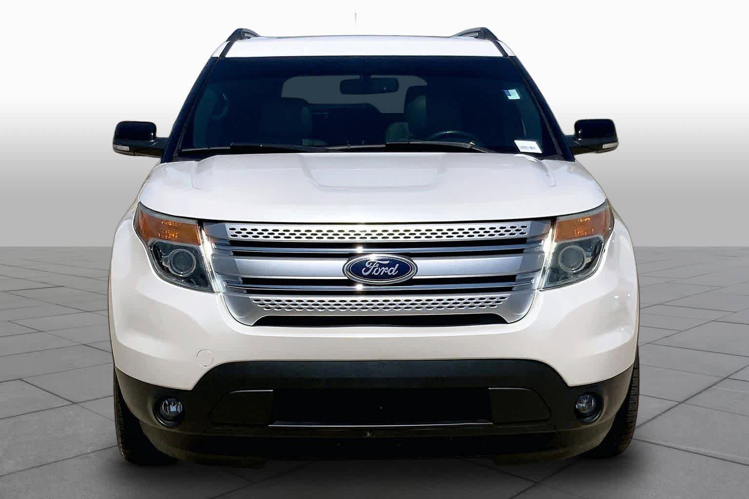 Used 2015 Ford Explorer XLT w/ Equipment Group 202A FWD image 4
