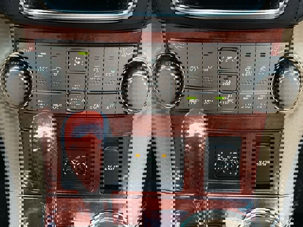 Used 2013 Toyota Highlander Limited image 25