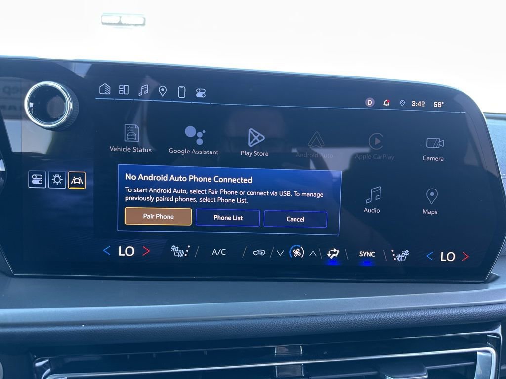 Used 2024 Chevrolet Traverse LT image 36