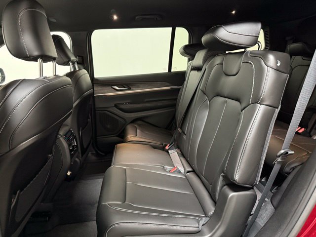 Used 2025 Jeep Grand Cherokee L Limited w/ Black Appearance Package AWD/4WD image 19