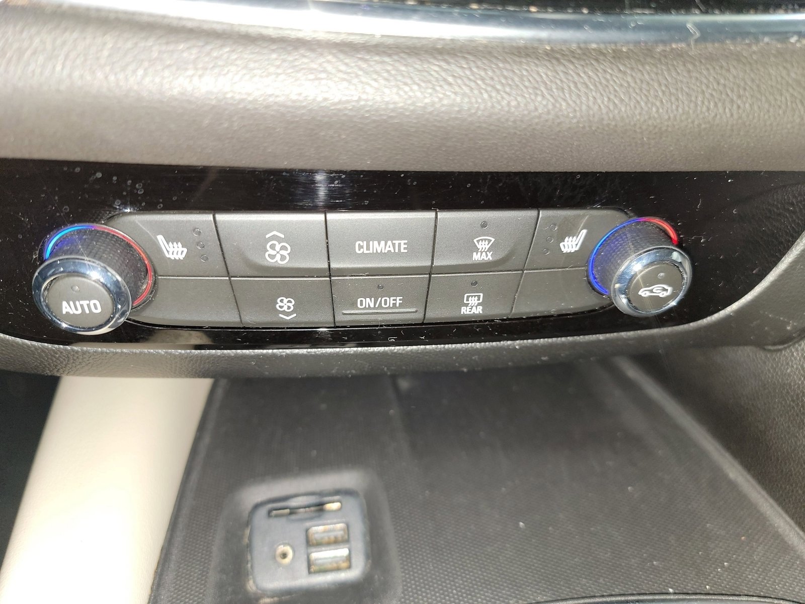 Used 2020 Buick Enclave Essence FWD image 21