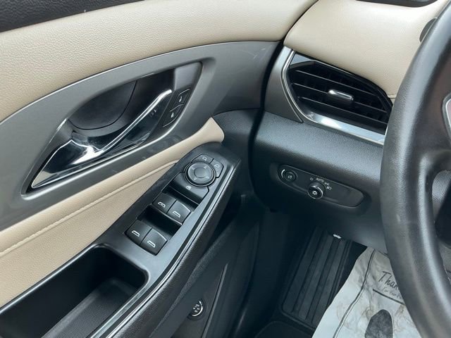 Used 2023 Chevrolet Traverse LT image 24