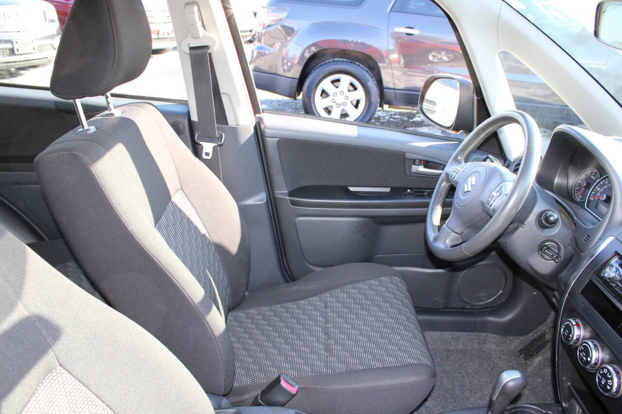 Used 2008 Suzuki SX4 AWD Hatchback w/ Touring Pkg image 11