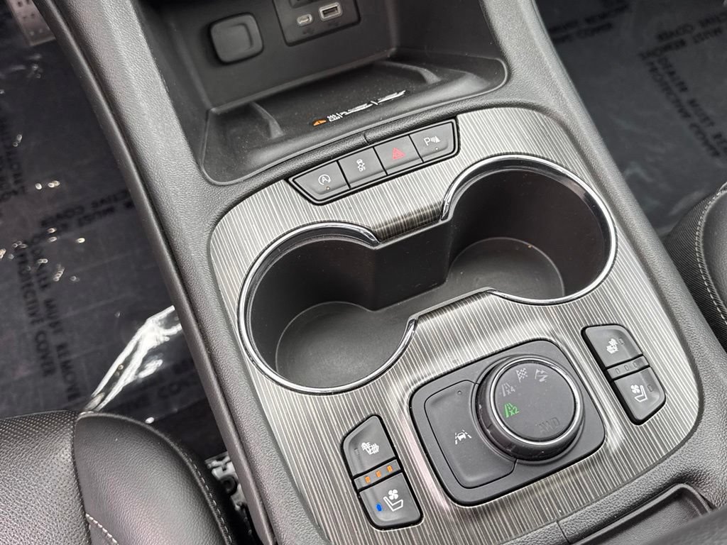 Used 2022 GMC Acadia SLT w/ Elevation Edition AWD/4WD image 27