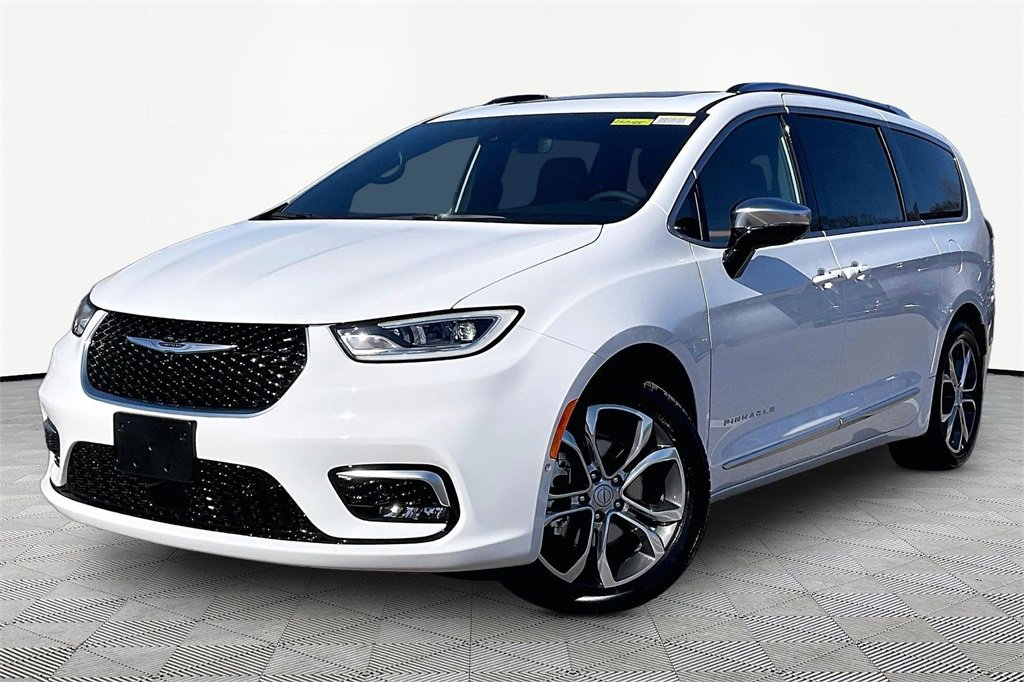 New 2026 Chrysler Pacifica Pinnacle image 2